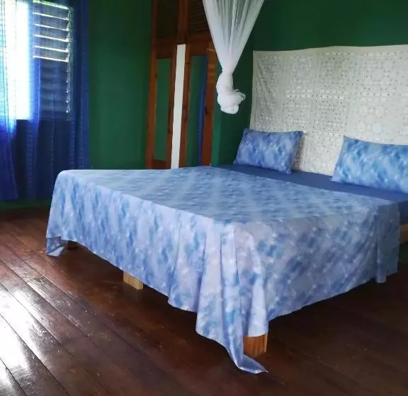 تختخواب و صبحانه Toga Guest House