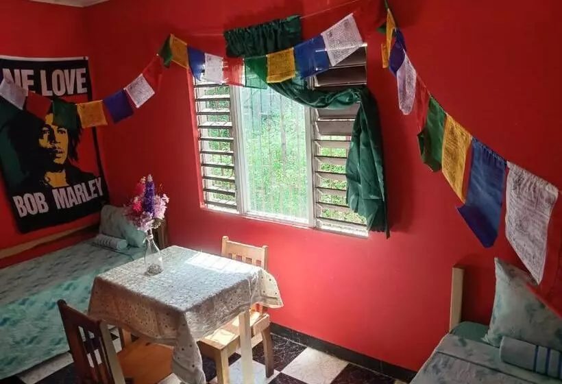 تختخواب و صبحانه Toga Guest House