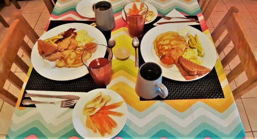 تختخواب و صبحانه Toga Guest House