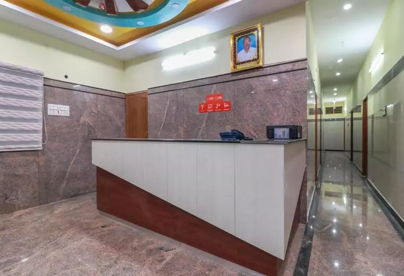 Hotelli Spot On 49005 Nandhini Residency