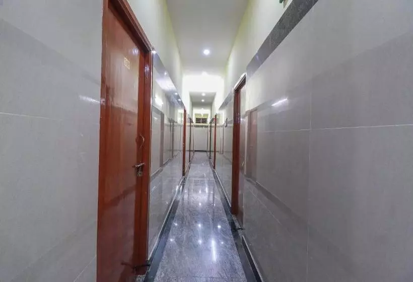Hotelli Spot On 49005 Nandhini Residency
