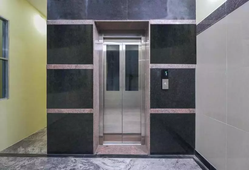 Hotelli Spot On 49005 Nandhini Residency