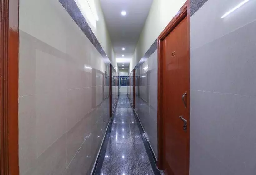 Hotelli Spot On 49005 Nandhini Residency