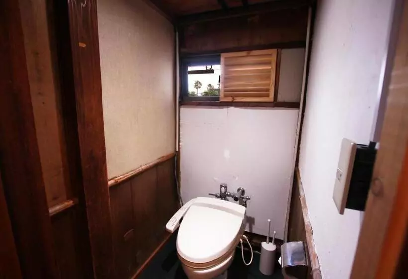 Atelier & Hostel Nagaisa Ura