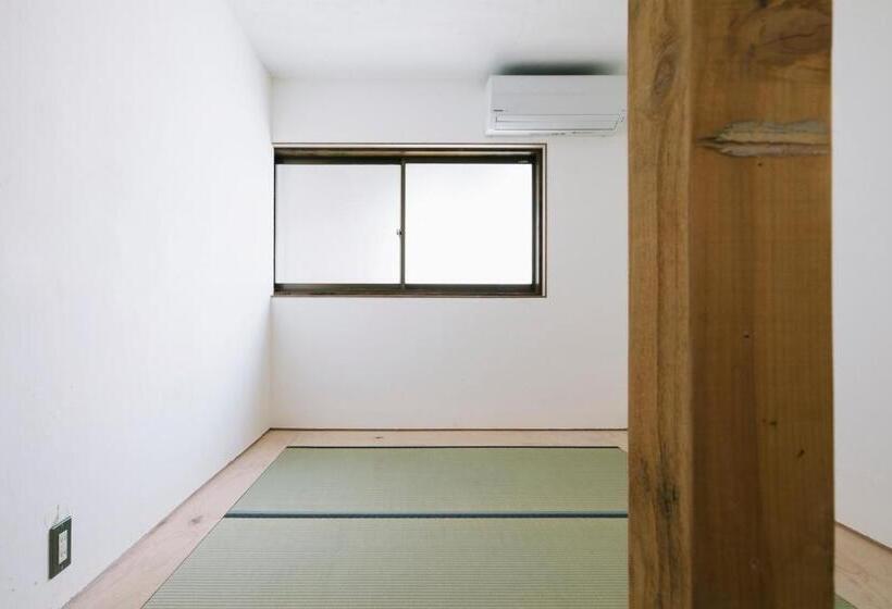 Atelier & Hostel Nagaisa Ura