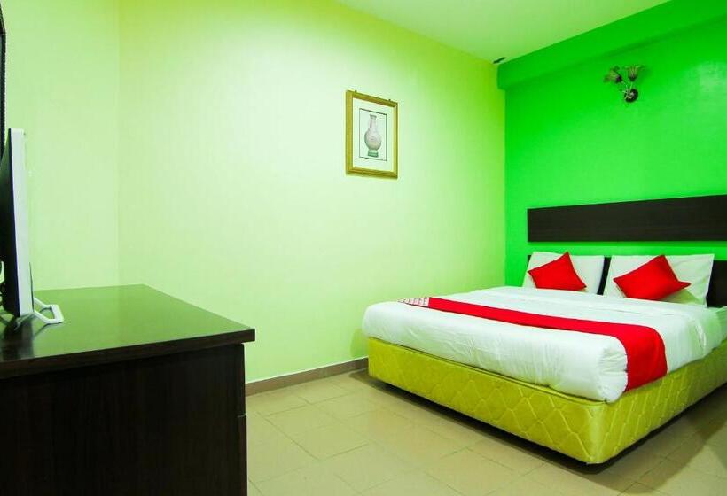 فندق Oyo 43962 Ezzy In