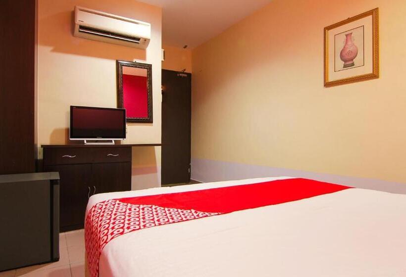 فندق Oyo 43962 Ezzy In