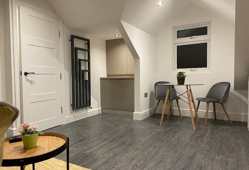 Coulsdon Place Apartments