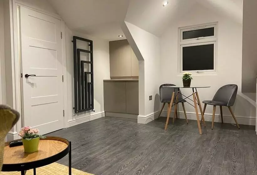 Coulsdon Place Apartments