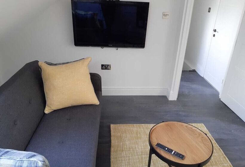 Coulsdon Place Apartments