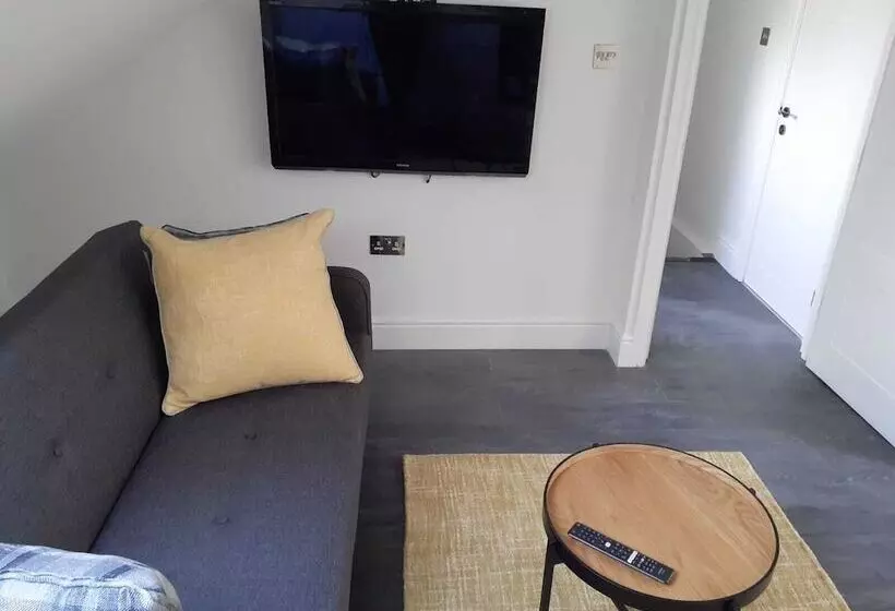 Coulsdon Place Apartments