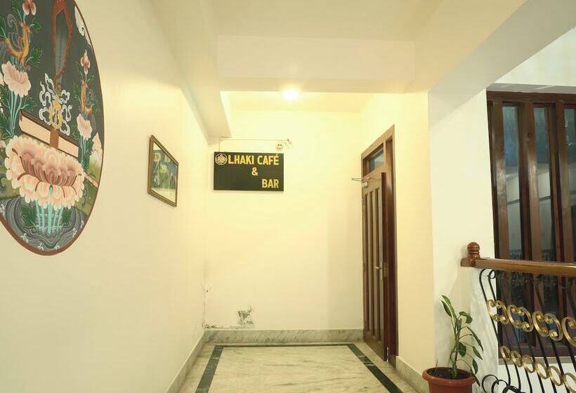 هتل Lhaki