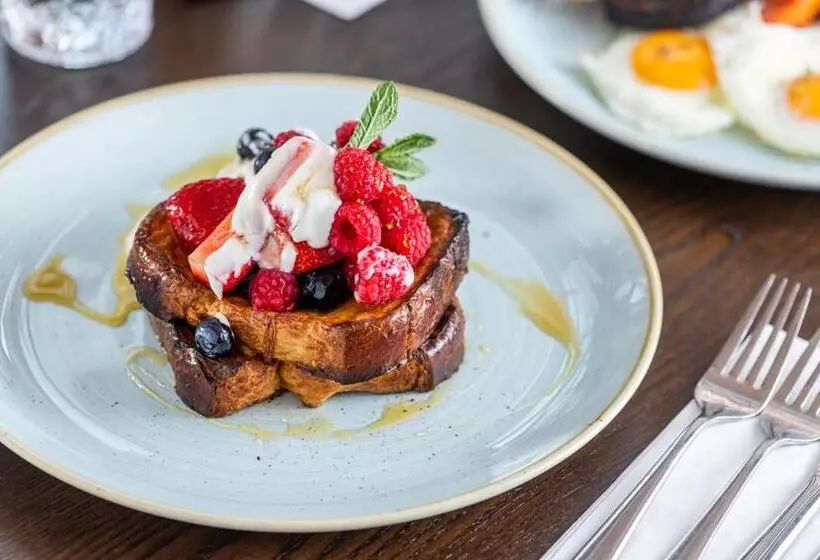 Hotelli The Merlin By Innkeeper S Collection