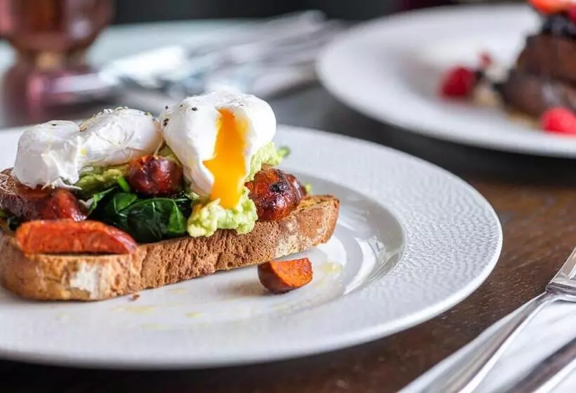 Hotelli The Merlin By Innkeeper S Collection