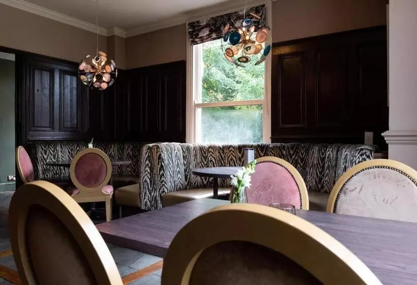 Hotelli The Merlin By Innkeeper S Collection