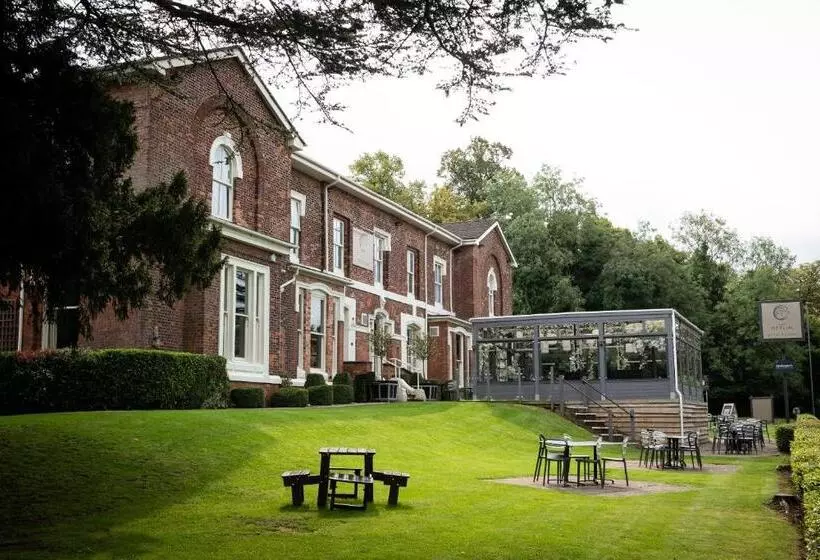 Hotelli The Merlin By Innkeeper S Collection