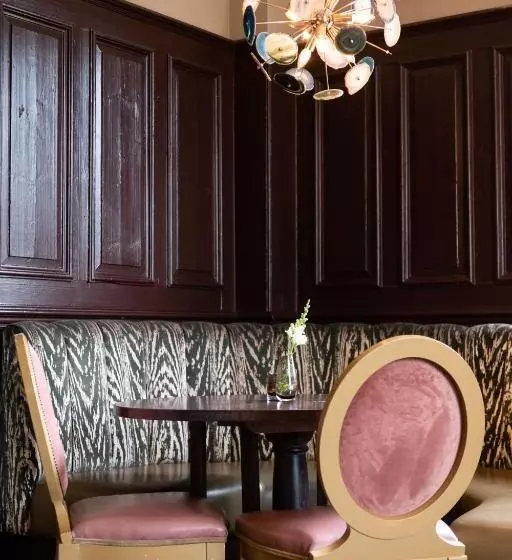 Hotelli The Merlin By Innkeeper S Collection