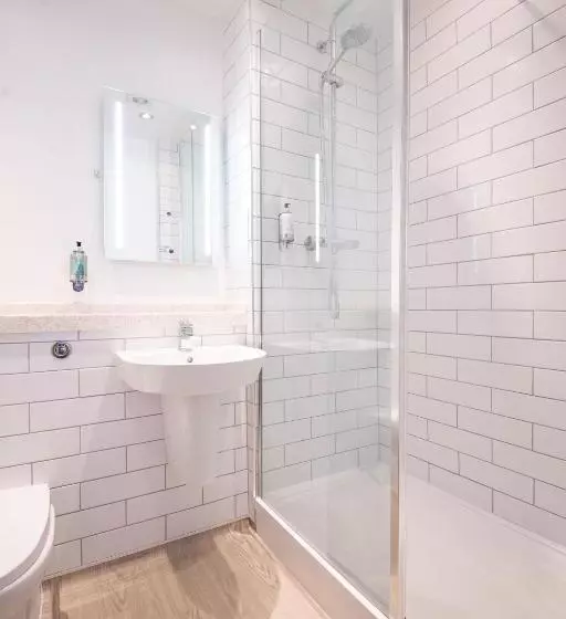 Hotelli The Merlin By Innkeeper S Collection