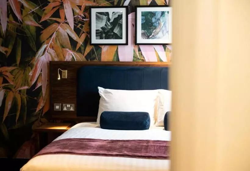 Hotelli The Merlin By Innkeeper S Collection