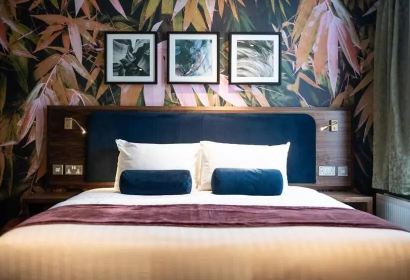 Hotelli The Merlin By Innkeeper S Collection