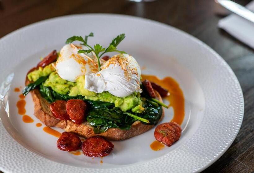 هتل The Pine Marten By Innkeeper S Collection