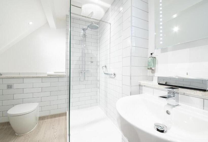 هتل The Pine Marten By Innkeeper S Collection