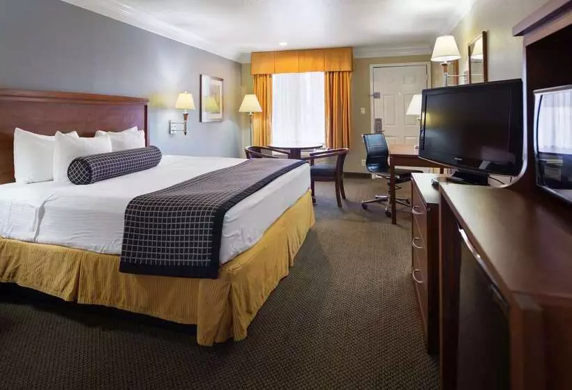 בית מלון כפרי Best Western Angleton Inn