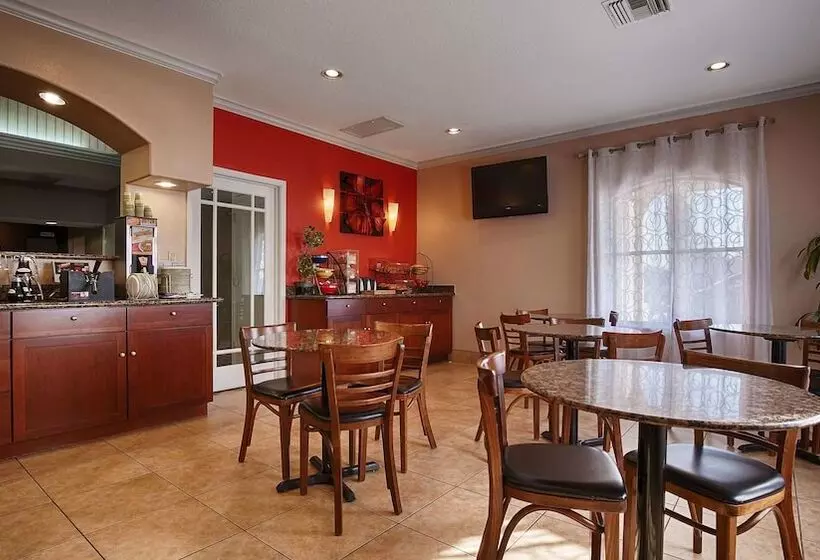 בית מלון כפרי Best Western Angleton Inn