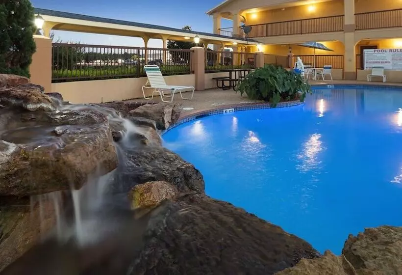 בית מלון כפרי Best Western Angleton Inn