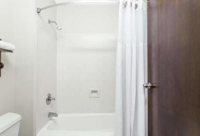 Szálloda Brentwood Inn & Suites