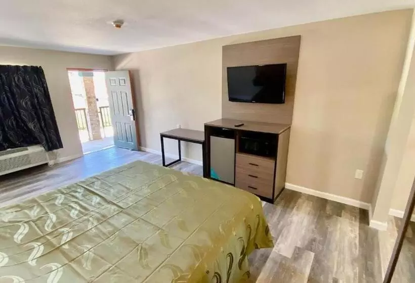 هتل Brentwood Inn & Suites