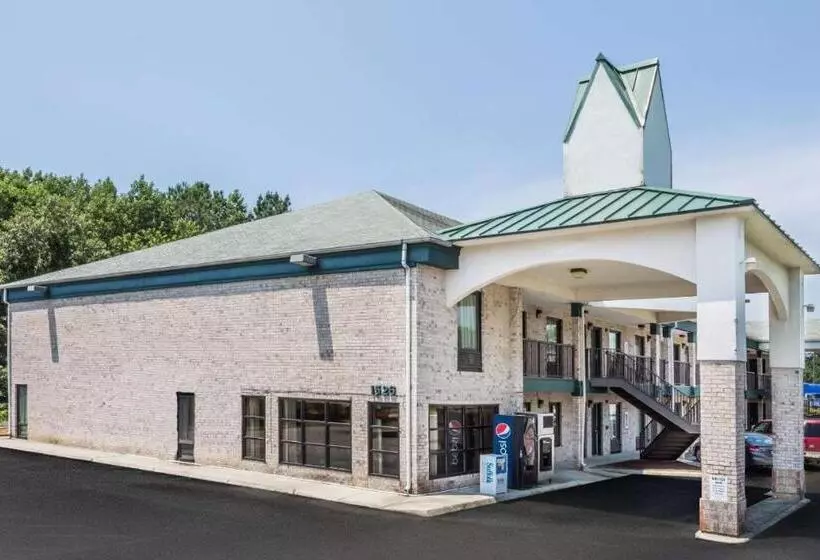 هتل Brentwood Inn & Suites