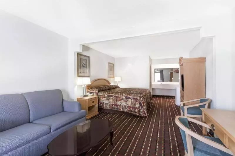 هتل Brentwood Inn & Suites