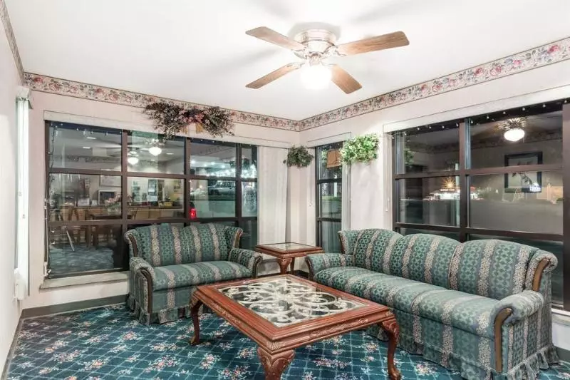 هتل Brentwood Inn & Suites