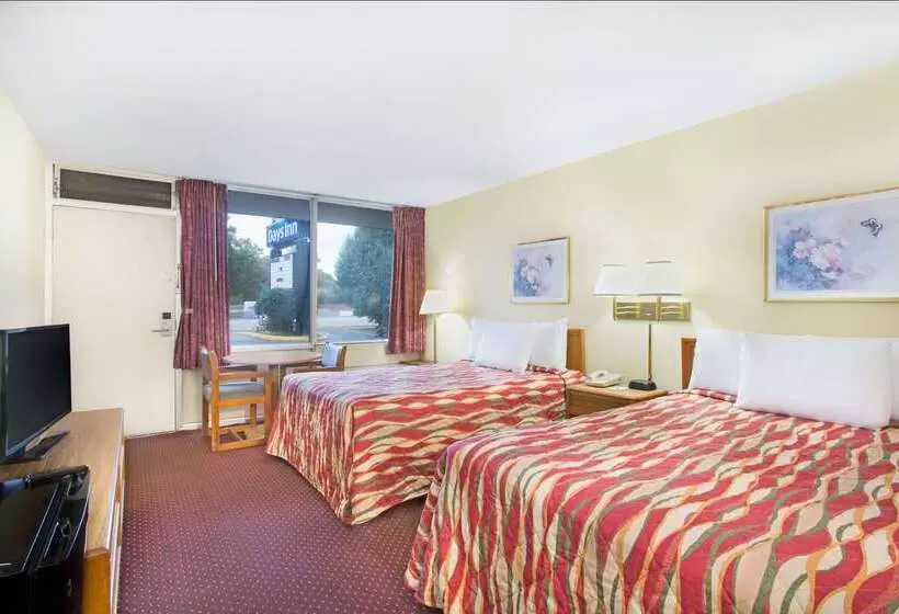 هتل Days Inn By Wyndham Bristol Parkway