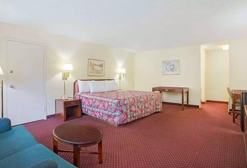 هتل Days Inn By Wyndham Bristol Parkway