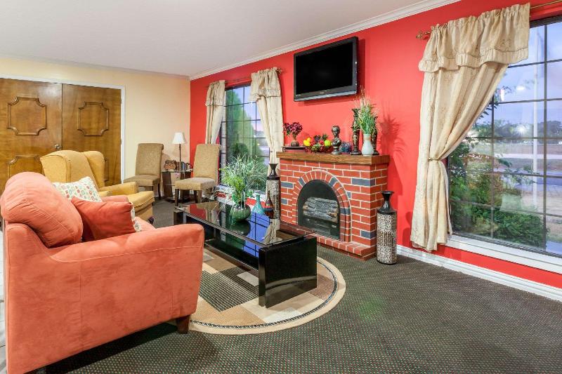 酒店 Days Inn & Suites By Wyndham   Canton First Monday Trade Days