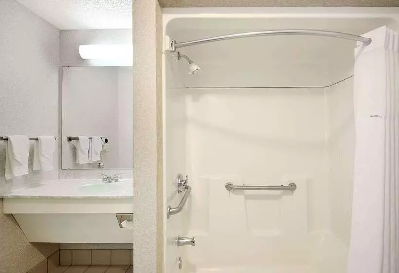 فندق Days Inn By Wyndham Lisbon