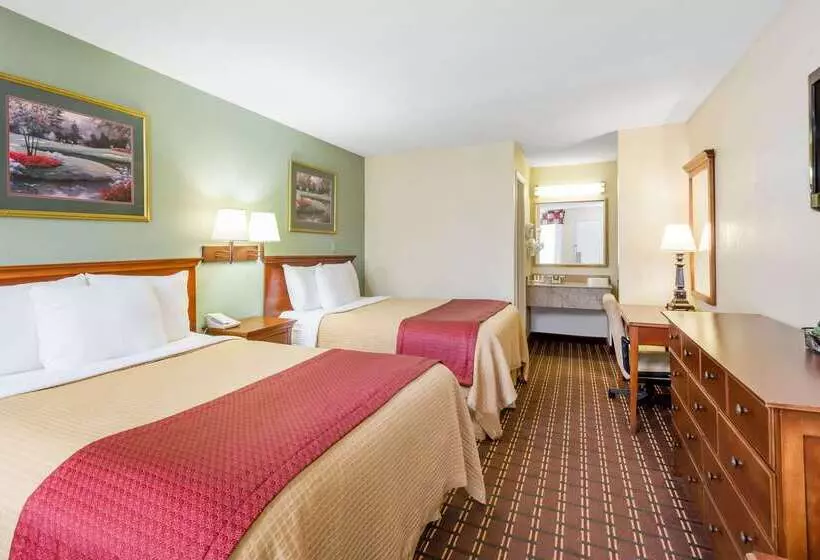 בית מלון כפרי Days Inn By Wyndham Orangeburg