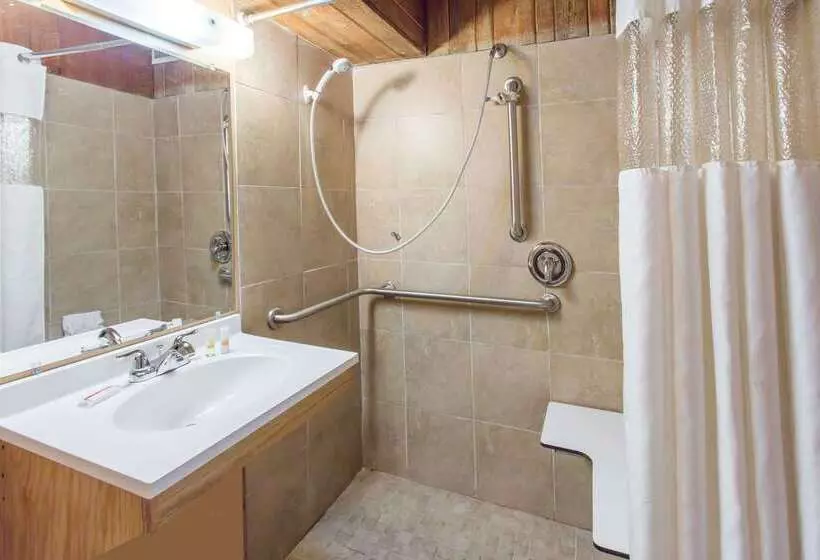 Отель Days Inn By Wyndham West Allis/milwaukee