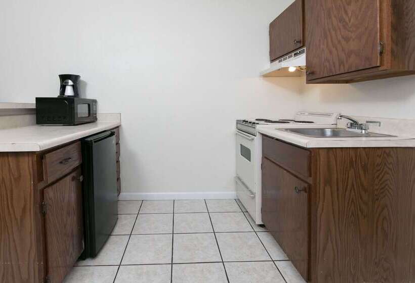 هتل Knights Inn Longview