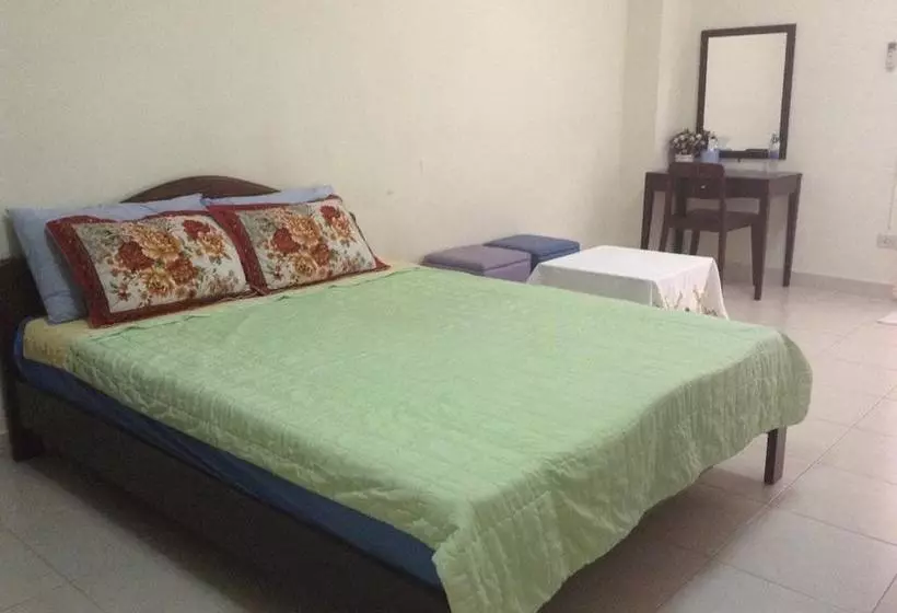 هتل The Crystal Apartment