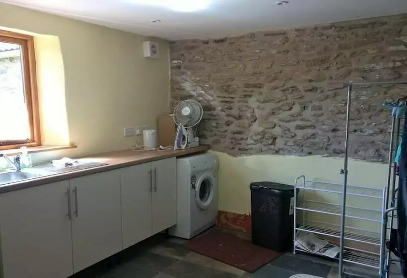 Majatalo Blindwell Farm