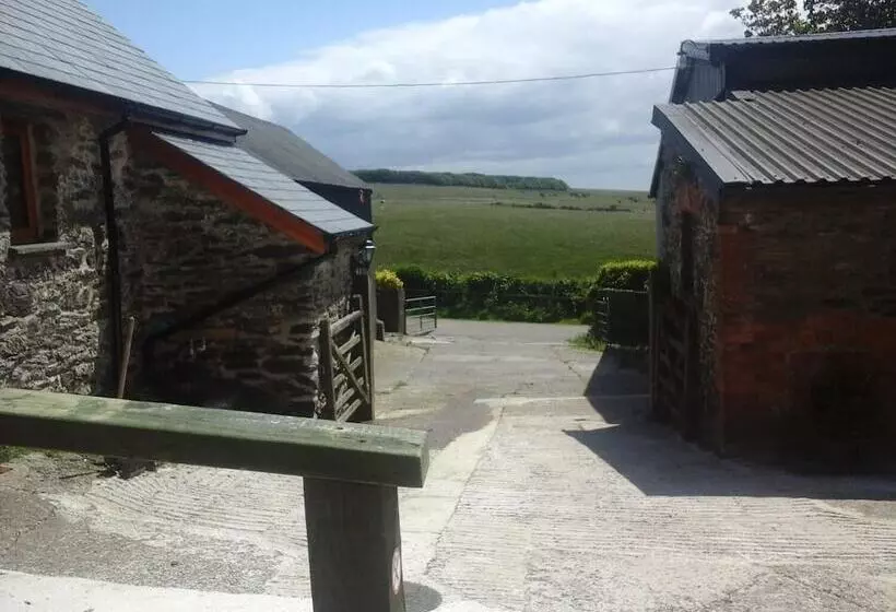 Majatalo Blindwell Farm