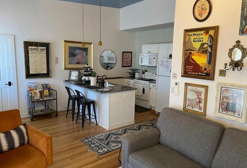 Pensjonat Painted Lady Bed & Brew