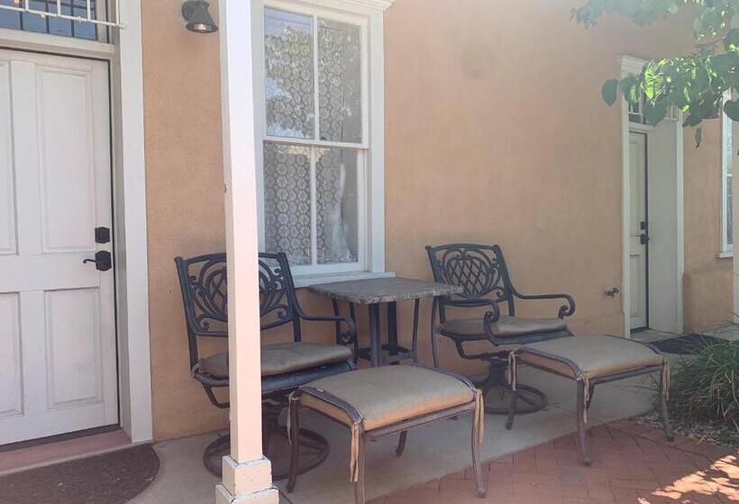 Pensjonat Painted Lady Bed & Brew