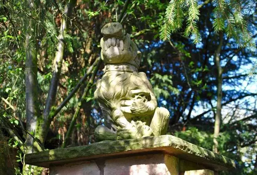Squirrel Barn. Hi Spec. Hot Tub & Wifi. Sleeps 14