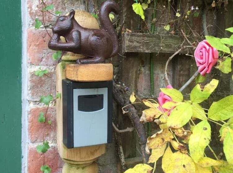 Squirrel Barn. Hi Spec. Hot Tub & Wifi. Sleeps 14