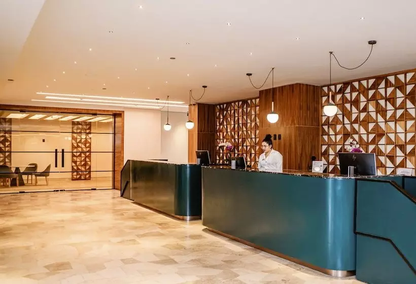 Hotelli Estudio Playa Mujeres  Family Experience All Inclusive Resort