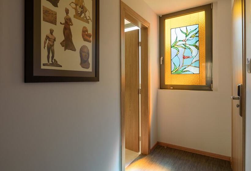 בית מלון כפרי Fos Downtown Suites